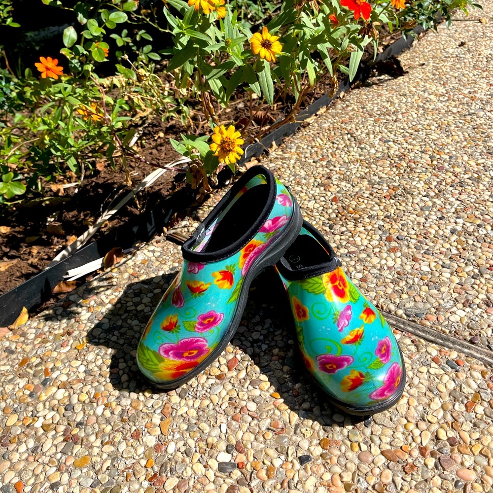 Waterproof Comfort Shoes, size 6